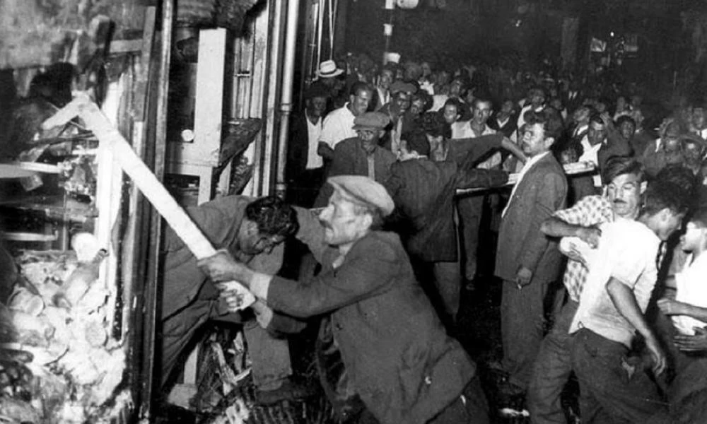 Σεπτεμβριανά 1955: Όταν οι Τούρκοι έδιωξαν τους Έλληνες της Κωνσταντινούπολης